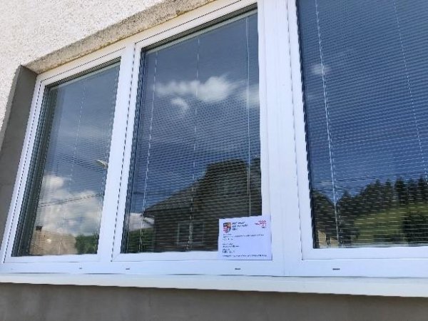 Výmena okien v budove obecného úradu - salónik, WC a chodba Výmena okien v budove obecného úradu - salónik, WC a chodba