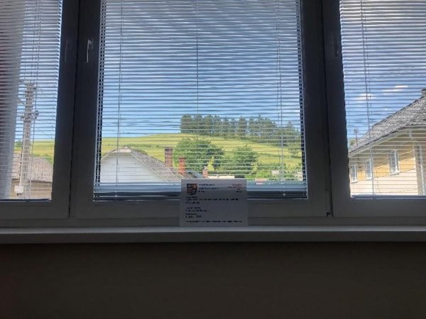 Výmena okien v budove obecného úradu - salónik, WC a chodba Výmena okien v budove obecného úradu - salónik, WC a chodba