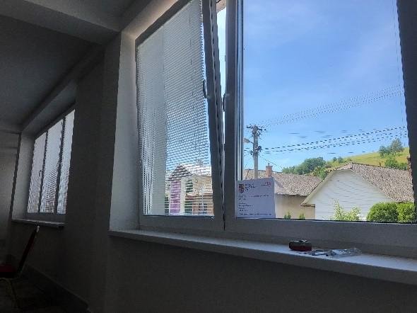 Výmena okien v budove obecného úradu - salónik, WC a chodba Výmena okien v budove obecného úradu - salónik, WC a chodba